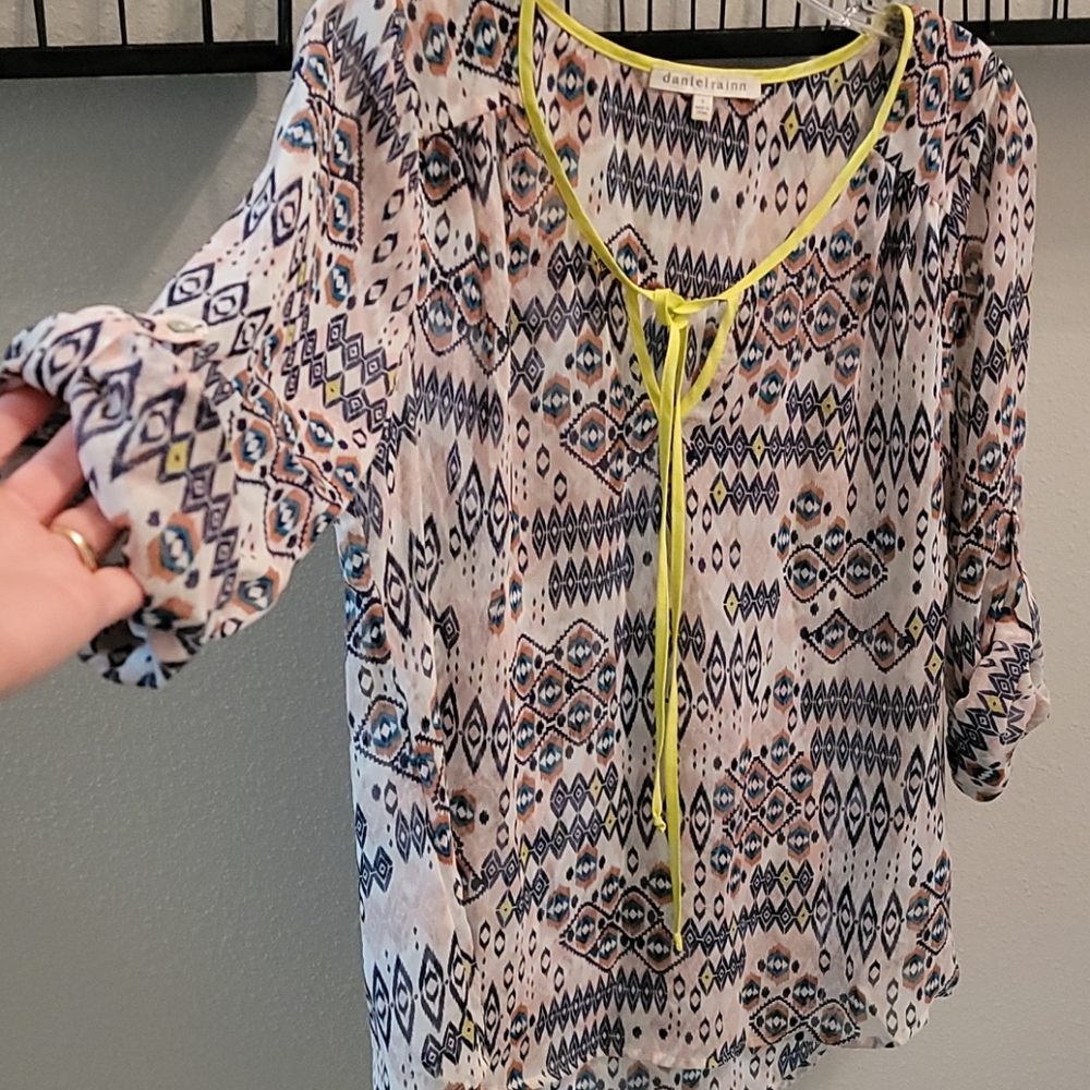 Colorful Womens Blouse W/Abstract Designs. Great Casual Blouse!